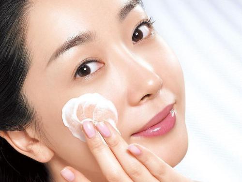 秋冬補水為何會刺痛？90%的人都踩了護膚誤區