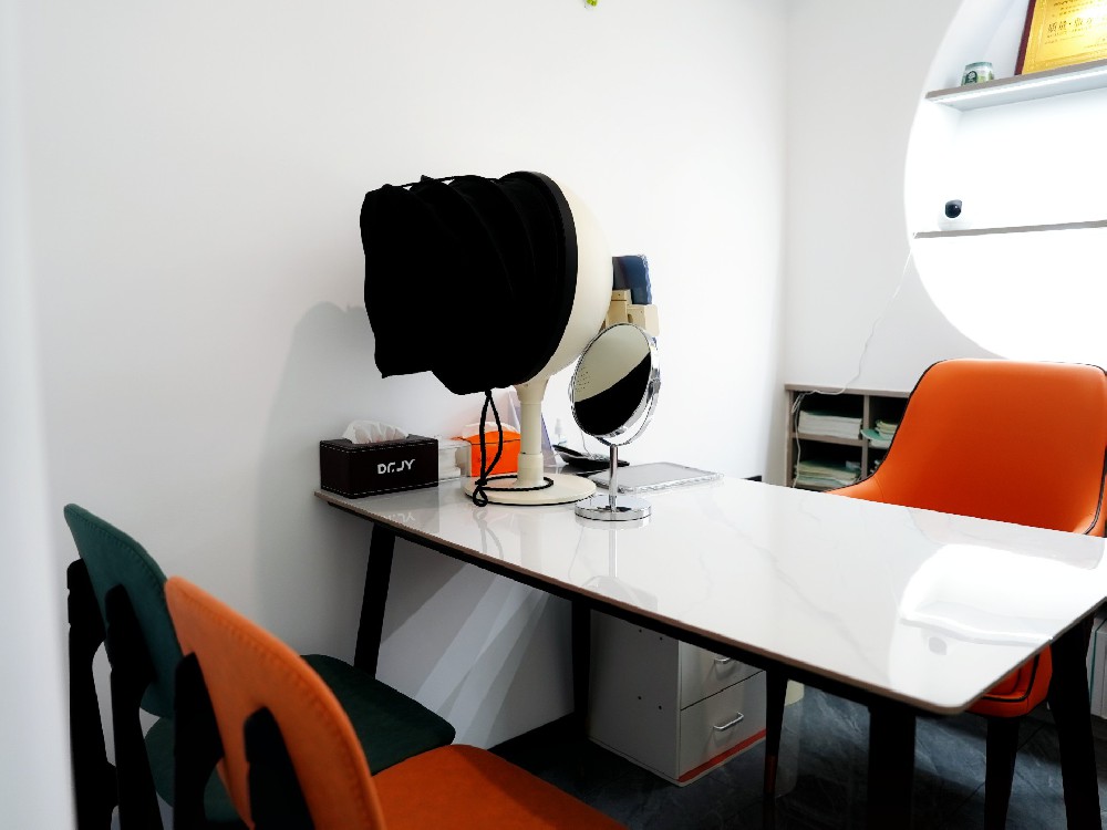 小縣城開美容店：加盟還是自創(chuàng)？