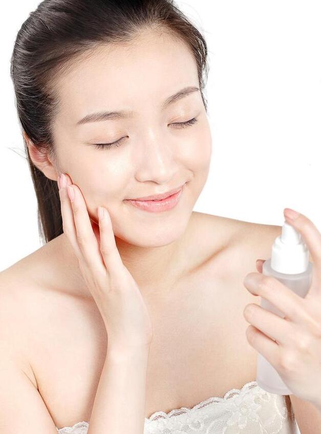 冬季肌膚缺水緊繃？科學補水攻略，喚醒水潤肌底