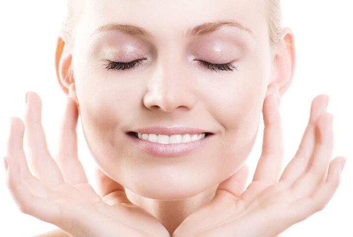 冬季空調(diào)房里臉?lè)杭t？做好這幾點(diǎn)，輕松穩(wěn)住“紅蘋果臉”