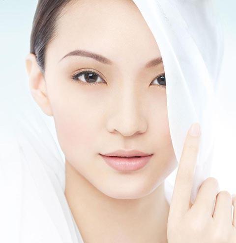 混痘肌冬季護(hù)膚：平衡控油與保濕的核心攻略